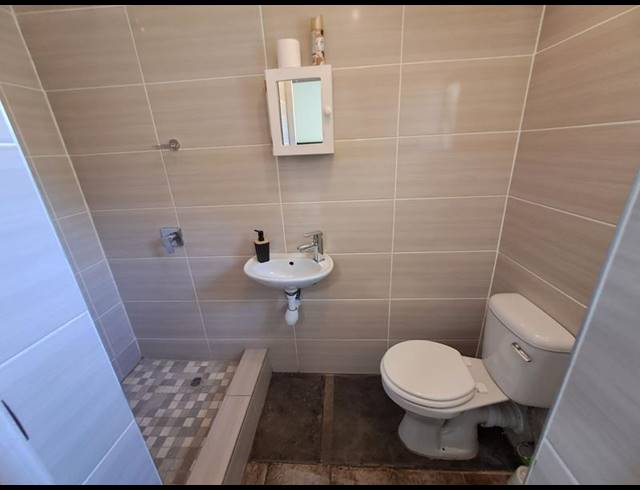 6 BEDROOM HOUSE FOR SALE IN UVONGO BEACH
